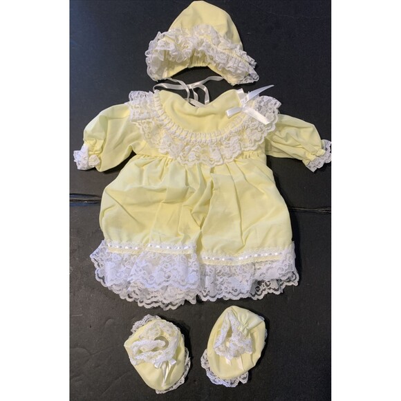 AshtonDrake Baby’s First Outing Outfit – Yellow Lace Gown Set – Vintage – New - Picture 4 of 13
